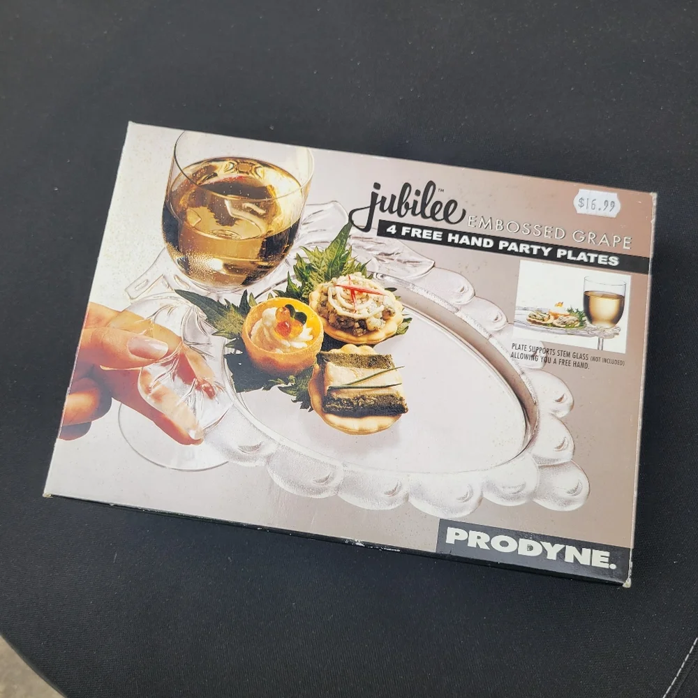 Party Plate Set (4) ~ Wine Holder For a Free Hand ~ Wine Club! Retro ~ NIB